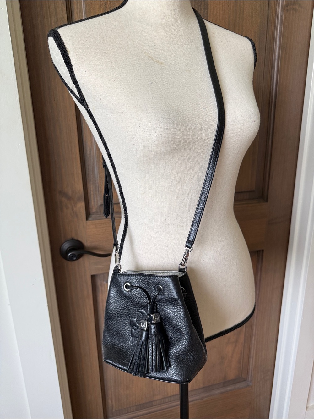 Tory Burch Thea Black Pebbled Leather Tassel Drawstring Mini Crossbody Wallet - Picture 2 of 11